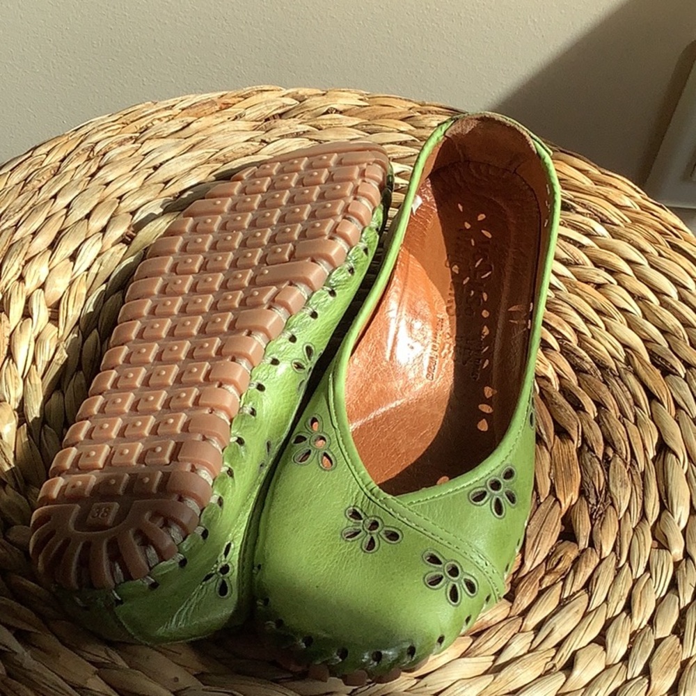 VOLKS WALKERS Green Leather Women's Shoes - Picture 3 of 4